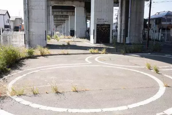 「「八王子芸術祭2025」9割廃業の織物の街、使われなくなった工場跡を舞台に10年かけて記憶を次世代につなぐ挑戦」の画像