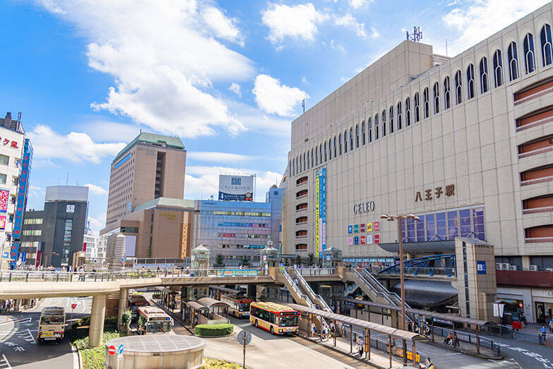 「八王子芸術祭2025」9割廃業の織物の街、使われなくなった工場跡を舞台に10年かけて記憶を次世代につなぐ挑戦