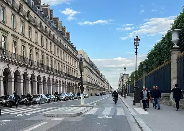 「「通勤も買い物も徒歩15分圏内」が世界の常識に？ パリで車が激減した理由とは？ 大阪の街も”大変貌”計画が進行中」の画像