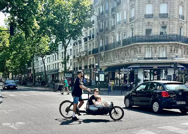 「「通勤も買い物も徒歩15分圏内」が世界の常識に？ パリで車が激減した理由とは？ 大阪の街も”大変貌”計画が進行中」の画像