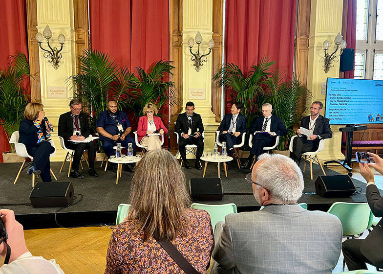 「通勤も買い物も徒歩15分圏内」が世界の常識に？ パリで車が激減した理由とは？ 大阪の街も”大変貌”計画が進行中