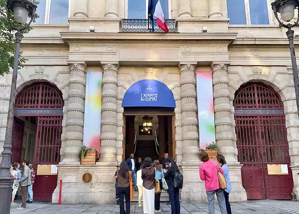 「「通勤も買い物も徒歩15分圏内」が世界の常識に？ パリで車が激減した理由とは？ 大阪の街も”大変貌”計画が進行中」の画像