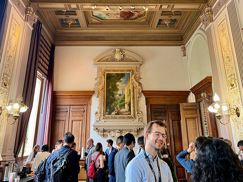 「通勤も買い物も徒歩15分圏内」が世界の常識に？ パリで車が激減した理由とは？ 大阪の街も”大変貌”計画が進行中