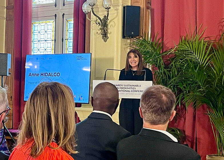 「通勤も買い物も徒歩15分圏内」が世界の常識に？ パリで車が激減した理由とは？ 大阪の街も”大変貌”計画が進行中