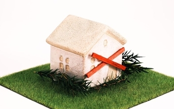 なぜ金融機関が「空き家対策」に本腰？ オーナーに売却、管理・解体などワンストップで伴走、埼玉りそな銀行の“画期的すぎる”新サービス