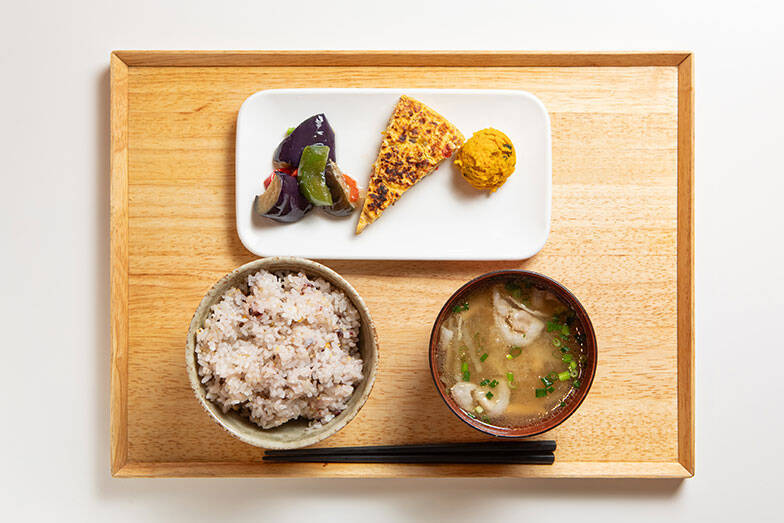 入居者のための食堂、昼・夕食500円、朝食はなんと100円！ 「トーコーキッチン」開店から9年目。入居者希望増、書籍化など、さらにすごいことになってた！