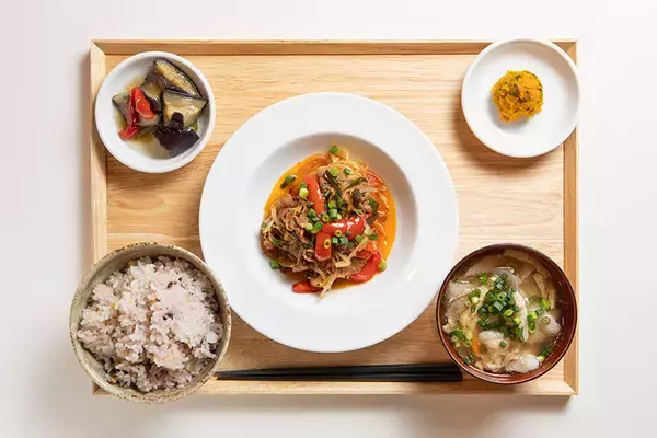 「入居者のための食堂、昼・夕食500円、朝食はなんと100円！ 「トーコーキッチン」開店から9年目。入居者希望増、書籍化など、さらにすごいことになってた！」の画像