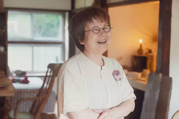 「【築74年・家賃1万円の団地】占い師・探偵・ブックカフェ店主…大家負担でDIYし放題、部屋も住人もクセが強すぎる！ 福岡「門司港1950団地」渋沢プロジェクト」の画像