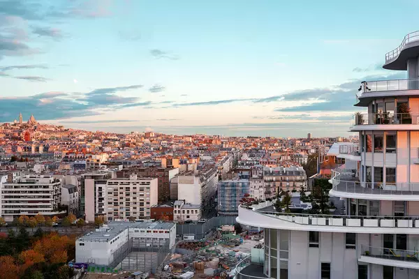 「世界の名建築を訪ねて。パリの文脈に連なる”サイト・スペシフィック”な集合住宅「ユニック・アパートメント」／フランス」の画像