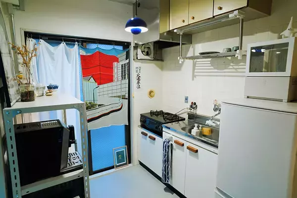 「広い家へ引越す、は古い？ 近所にもう1部屋借りる「近距離2拠点」という選択肢。8畳1Kがリノベで最高の仕事場に！ イラストレーター・てらいまきさんに聞く」の画像