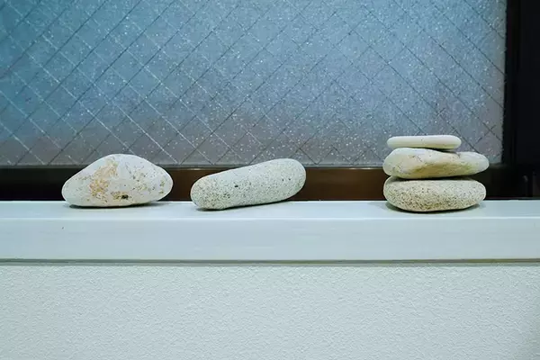 「広い家へ引越す、は古い？ 近所にもう1部屋借りる「近距離2拠点」という選択肢。8畳1Kがリノベで最高の仕事場に！ イラストレーター・てらいまきさんに聞く」の画像