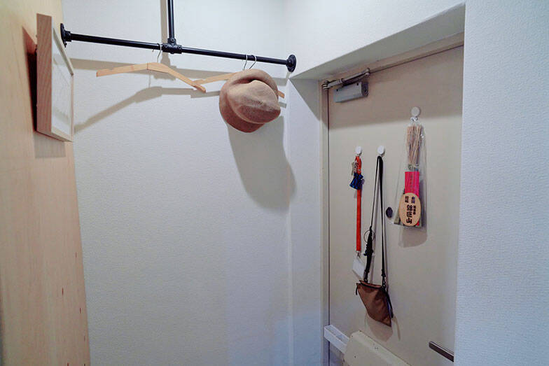 広い家へ引越す、は古い？ 近所にもう1部屋借りる「近距離2拠点」という選択肢。8畳1Kがリノベで最高の仕事場に！ イラストレーター・てらいまきさんに聞く