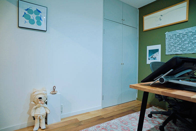 広い家へ引越す、は古い？ 近所にもう1部屋借りる「近距離2拠点」という選択肢。8畳1Kがリノベで最高の仕事場に！ イラストレーター・てらいまきさんに聞く