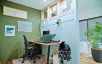 広い家へ引越す、は古い？ 近所にもう1部屋借りる「近距離2拠点」という選択肢。8畳1Kがリノベで最高の仕事場に！ イラストレーター・てらいまきさんに聞く