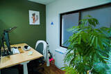 「広い家へ引越す、は古い？ 近所にもう1部屋借りる「近距離2拠点」という選択肢。8畳1Kがリノベで最高の仕事場に！ イラストレーター・てらいまきさんに聞く」の画像3