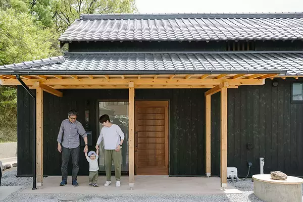 「明治時代の古民家を補助金300万を活用し令和性能へリノベ！ 子育て夫妻が外断熱などで賢く叶えた”ハイスぺ古民家”　香川・高松市」の画像