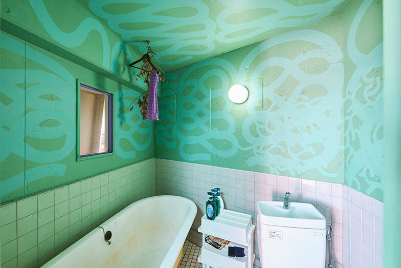 「退去時の原状回復ゼロ」だから部屋中がアートになる、美大生熱狂のDIY賃貸アパート。大家「壁画描いてよ」“常識破り”で伝説へ　町田市「アップル＆サムシングエルス」