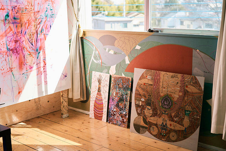 「退去時の原状回復ゼロ」だから部屋中がアートになる、美大生熱狂のDIY賃貸アパート。大家「壁画描いてよ」“常識破り”で伝説へ　町田市「アップル＆サムシングエルス」