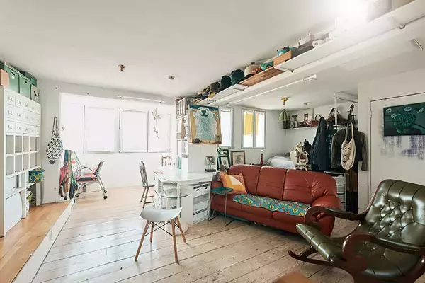 「「退去時の原状回復ゼロ」だから部屋中がアートになる、美大生熱狂のDIY賃貸アパート。大家「壁画描いてよ」“常識破り”で伝説へ　町田市「アップル＆サムシングエルス」」の画像