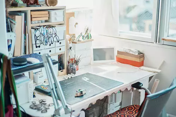 「「退去時の原状回復ゼロ」だから部屋中がアートになる、美大生熱狂のDIY賃貸アパート。大家「壁画描いてよ」“常識破り”で伝説へ　町田市「アップル＆サムシングエルス」」の画像