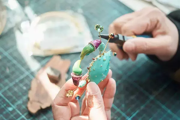 「「退去時の原状回復ゼロ」だから部屋中がアートになる、美大生熱狂のDIY賃貸アパート。大家「壁画描いてよ」“常識破り”で伝説へ　町田市「アップル＆サムシングエルス」」の画像