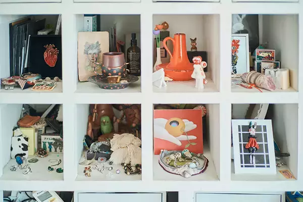 「「退去時の原状回復ゼロ」だから部屋中がアートになる、美大生熱狂のDIY賃貸アパート。大家「壁画描いてよ」“常識破り”で伝説へ　町田市「アップル＆サムシングエルス」」の画像