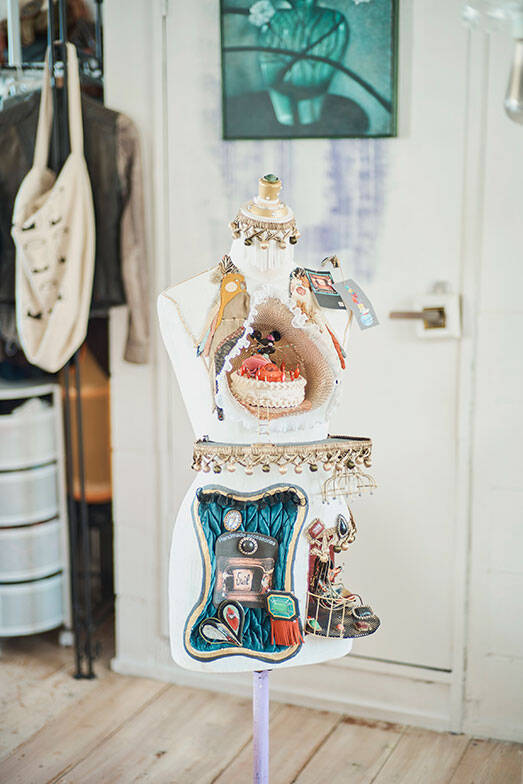 「退去時の原状回復ゼロ」だから部屋中がアートになる、美大生熱狂のDIY賃貸アパート。大家「壁画描いてよ」“常識破り”で伝説へ　町田市「アップル＆サムシングエルス」