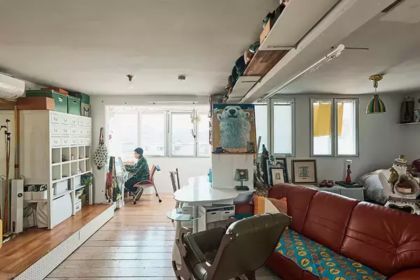 「「退去時の原状回復ゼロ」だから部屋中がアートになる、美大生熱狂のDIY賃貸アパート。大家「壁画描いてよ」“常識破り”で伝説へ　町田市「アップル＆サムシングエルス」」の画像