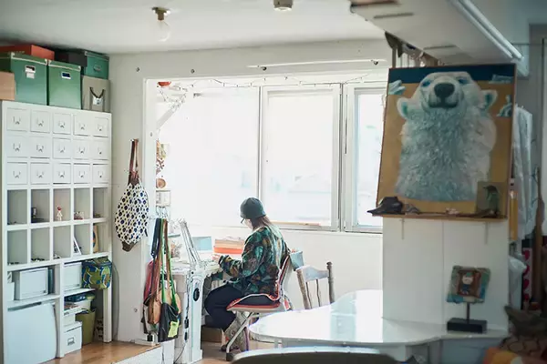 「「退去時の原状回復ゼロ」だから部屋中がアートになる、美大生熱狂のDIY賃貸アパート。大家「壁画描いてよ」“常識破り”で伝説へ　町田市「アップル＆サムシングエルス」」の画像