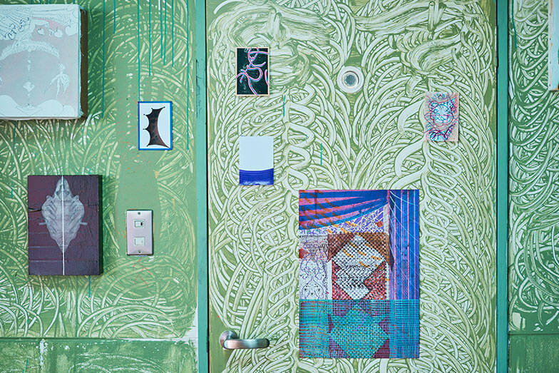 「退去時の原状回復ゼロ」だから部屋中がアートになる、美大生熱狂のDIY賃貸アパート。大家「壁画描いてよ」“常識破り”で伝説へ　町田市「アップル＆サムシングエルス」