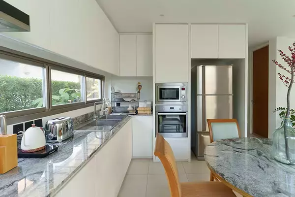 「タイならでは塀囲みのまち「ゲーテッド・コミュニティ」って？ クリエイターカップルがリノベ＆増築したおしゃれなおうちにおじゃまします　」の画像