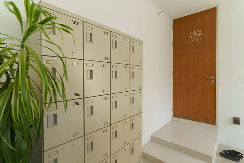 タイならでは塀囲みのまち「ゲーテッド・コミュニティ」って？ クリエイターカップルがリノベ＆増築したおしゃれなおうちにおじゃまします　