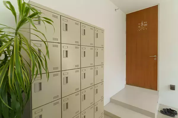 「タイならでは塀囲みのまち「ゲーテッド・コミュニティ」って？ クリエイターカップルがリノベ＆増築したおしゃれなおうちにおじゃまします　」の画像