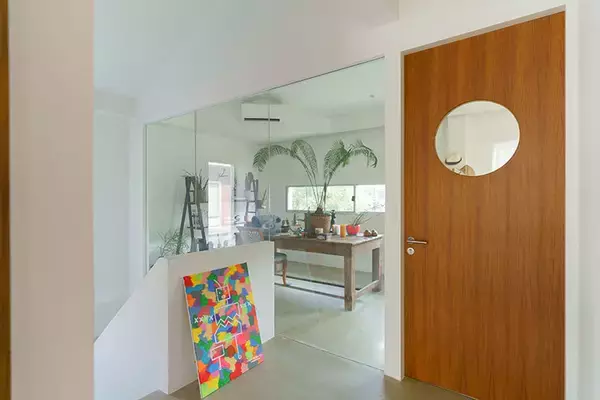 「タイならでは塀囲みのまち「ゲーテッド・コミュニティ」って？ クリエイターカップルがリノベ＆増築したおしゃれなおうちにおじゃまします　」の画像