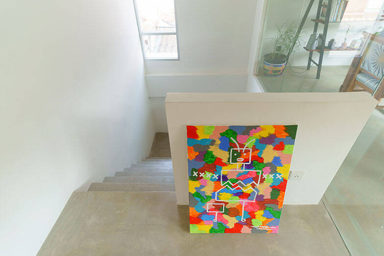 タイならでは塀囲みのまち「ゲーテッド・コミュニティ」って？ クリエイターカップルがリノベ＆増築したおしゃれなおうちにおじゃまします　