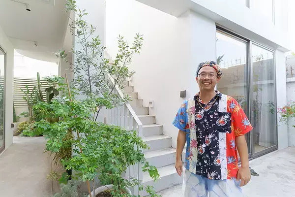 「タイならでは塀囲みのまち「ゲーテッド・コミュニティ」って？ クリエイターカップルがリノベ＆増築したおしゃれなおうちにおじゃまします　」の画像