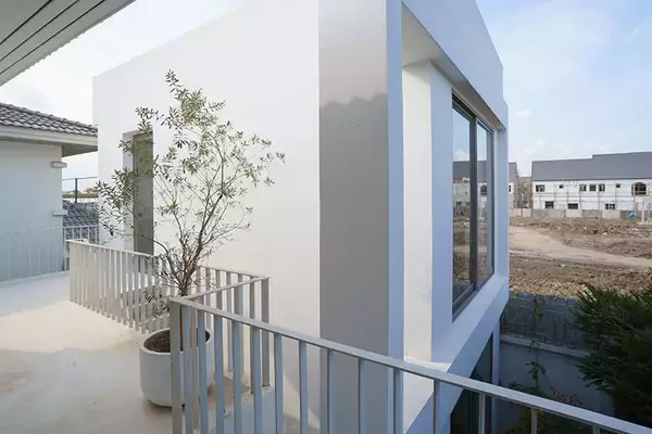 「タイならでは塀囲みのまち「ゲーテッド・コミュニティ」って？ クリエイターカップルがリノベ＆増築したおしゃれなおうちにおじゃまします　」の画像