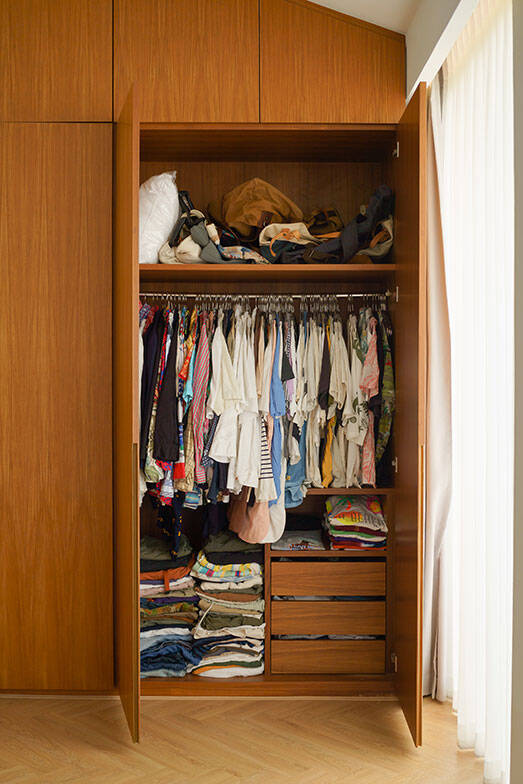 タイならでは塀囲みのまち「ゲーテッド・コミュニティ」って？ クリエイターカップルがリノベ＆増築したおしゃれなおうちにおじゃまします　