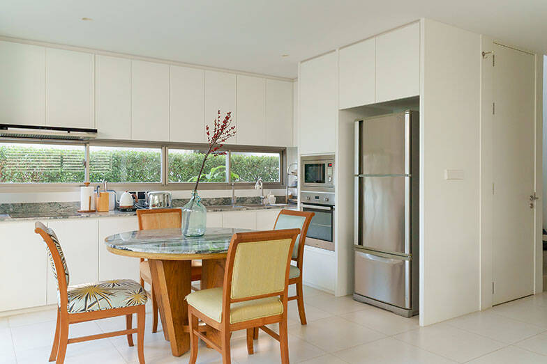 タイならでは塀囲みのまち「ゲーテッド・コミュニティ」って？ クリエイターカップルがリノベ＆増築したおしゃれなおうちにおじゃまします　