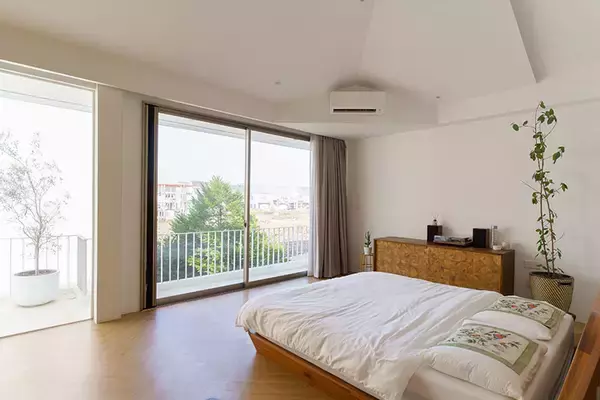 「タイならでは塀囲みのまち「ゲーテッド・コミュニティ」って？ クリエイターカップルがリノベ＆増築したおしゃれなおうちにおじゃまします　」の画像