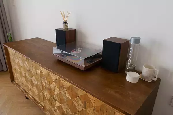 「タイならでは塀囲みのまち「ゲーテッド・コミュニティ」って？ クリエイターカップルがリノベ＆増築したおしゃれなおうちにおじゃまします　」の画像