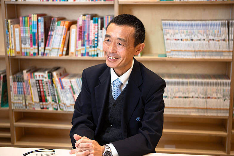 老朽化で寿命迎える街の図書館を町民ら主導でリノベ！テラスで日光浴、おしゃべりOKの素敵空間に生まれ変わった「瑞穂町図書館」 東京・瑞穂町