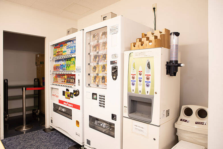 老朽化で寿命迎える街の図書館を町民ら主導でリノベ！テラスで日光浴、おしゃべりOKの素敵空間に生まれ変わった「瑞穂町図書館」 東京・瑞穂町