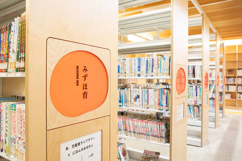老朽化で寿命迎える街の図書館を町民ら主導でリノベ！テラスで日光浴、おしゃべりOKの素敵空間に生まれ変わった「瑞穂町図書館」 東京・瑞穂町