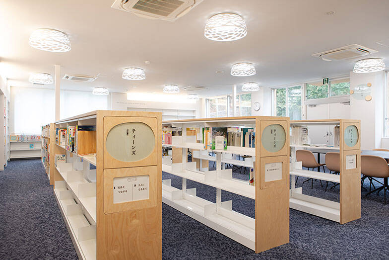 老朽化で寿命迎える街の図書館を町民ら主導でリノベ！テラスで日光浴、おしゃべりOKの素敵空間に生まれ変わった「瑞穂町図書館」 東京・瑞穂町