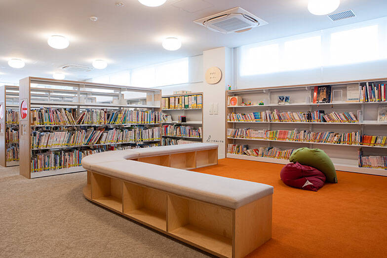 老朽化で寿命迎える街の図書館を町民ら主導でリノベ！テラスで日光浴、おしゃべりOKの素敵空間に生まれ変わった「瑞穂町図書館」 東京・瑞穂町