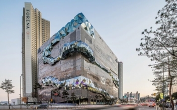 世界の名建築を訪ねて。巨石の彫刻が躍る韓国の人気デパート「クァンギョ・ガレリア（Galleria in Gwanggyo）」／ソウル市