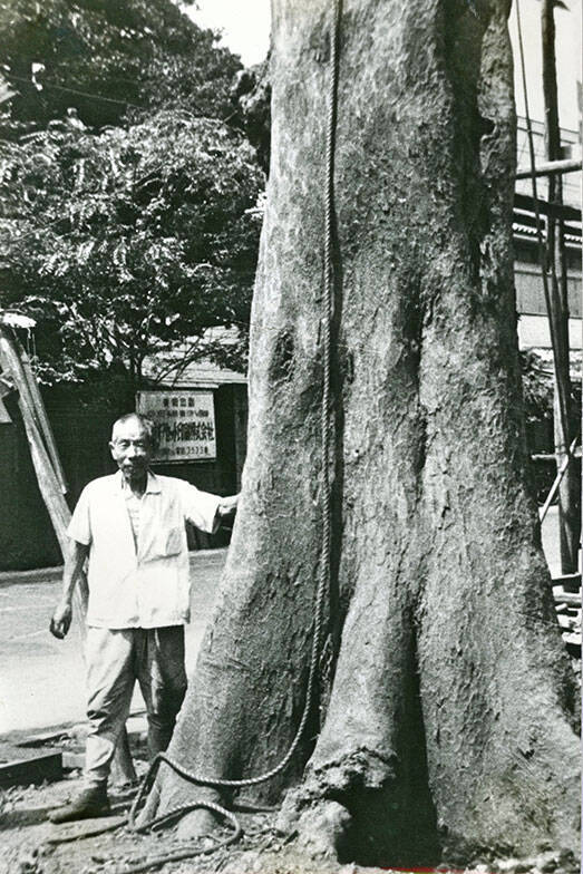 調布市の小学生は電柱広告に夢中?! 通学路に「難読漢字クイズ」など駐車場オーナーが仕掛ける地域貢献アイデアがおもしろすぎる　