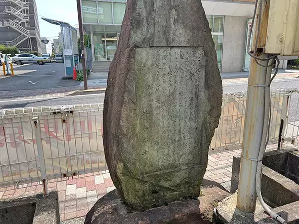 「調布市の小学生は電柱広告に夢中?! 通学路に「難読漢字クイズ」など駐車場オーナーが仕掛ける地域貢献アイデアがおもしろすぎる　」の画像