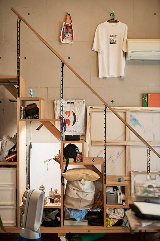 美大生などクリエイターが”住み継ぐ”賃貸。原状回復ナシ・DIYで歴代住人が育て上げた伝説のアパートに潜入　町田市「アップル＆サムシングエルス」